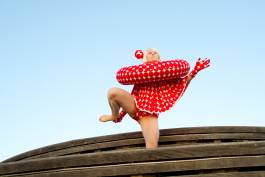 EXPERIMENTS IN FASHION AND ART