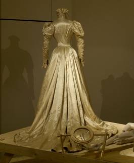 EXPERIMENTS IN FASHION AND ART