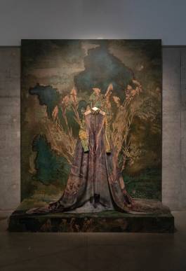 EXPERIMENTS IN FASHION AND ART